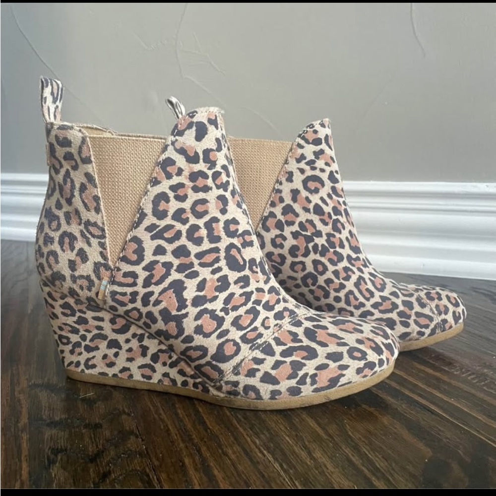Tom’s Leopard Kelsey Ankle Boots